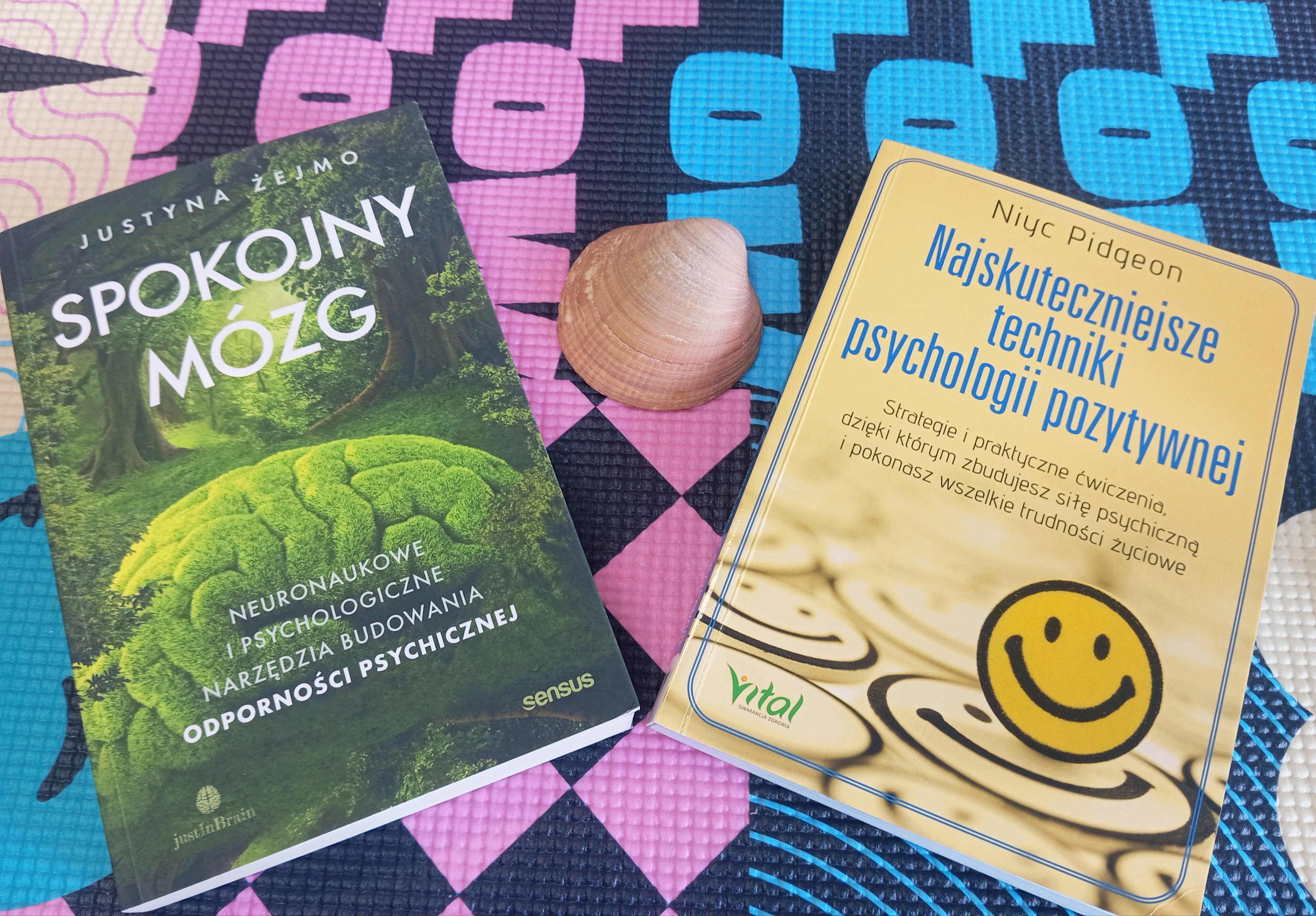 Grafika ilustracyjna poradników w Czytelni DBP