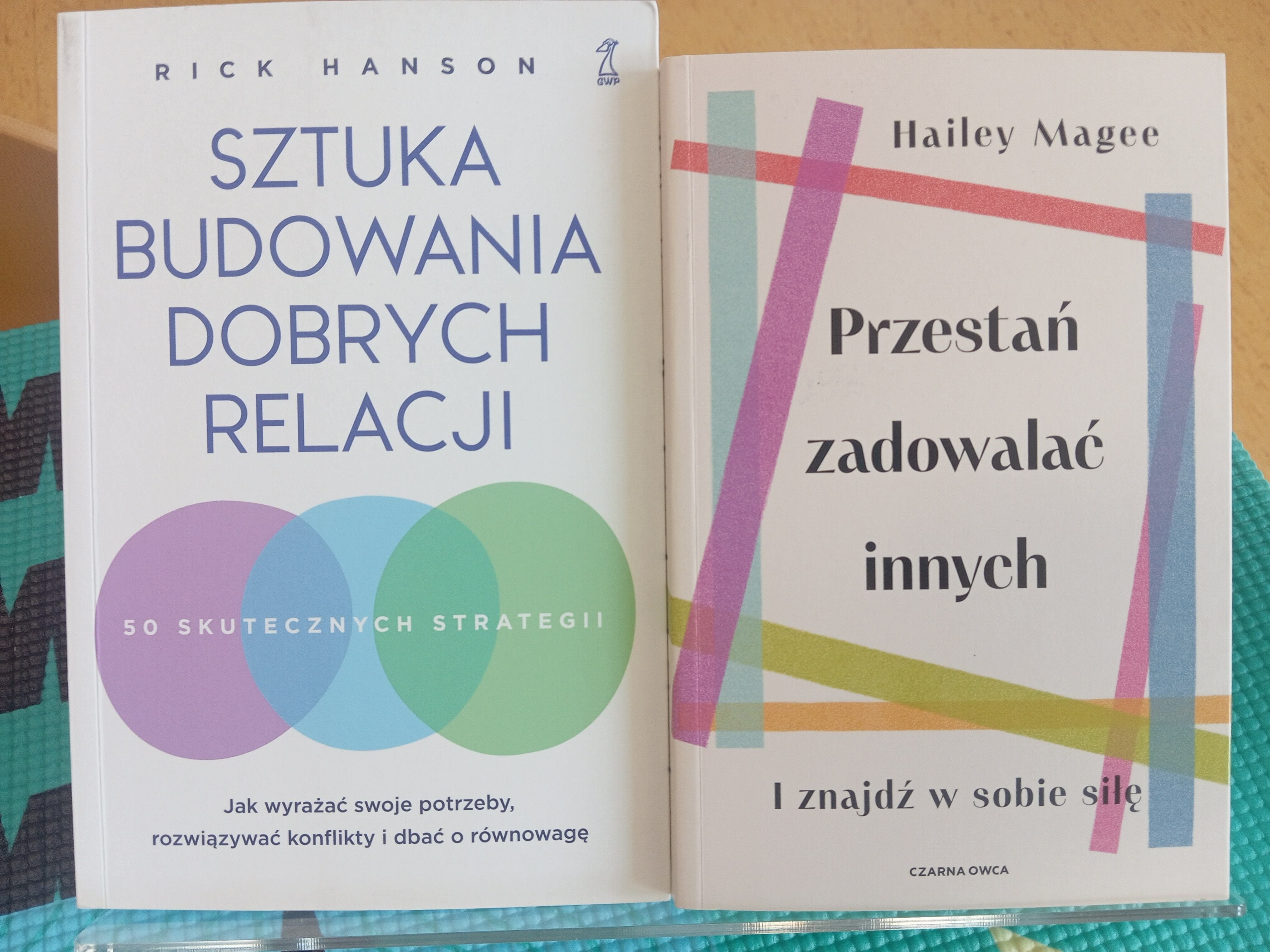 Grafika ilustracyjna poradników w Czytelni DBP