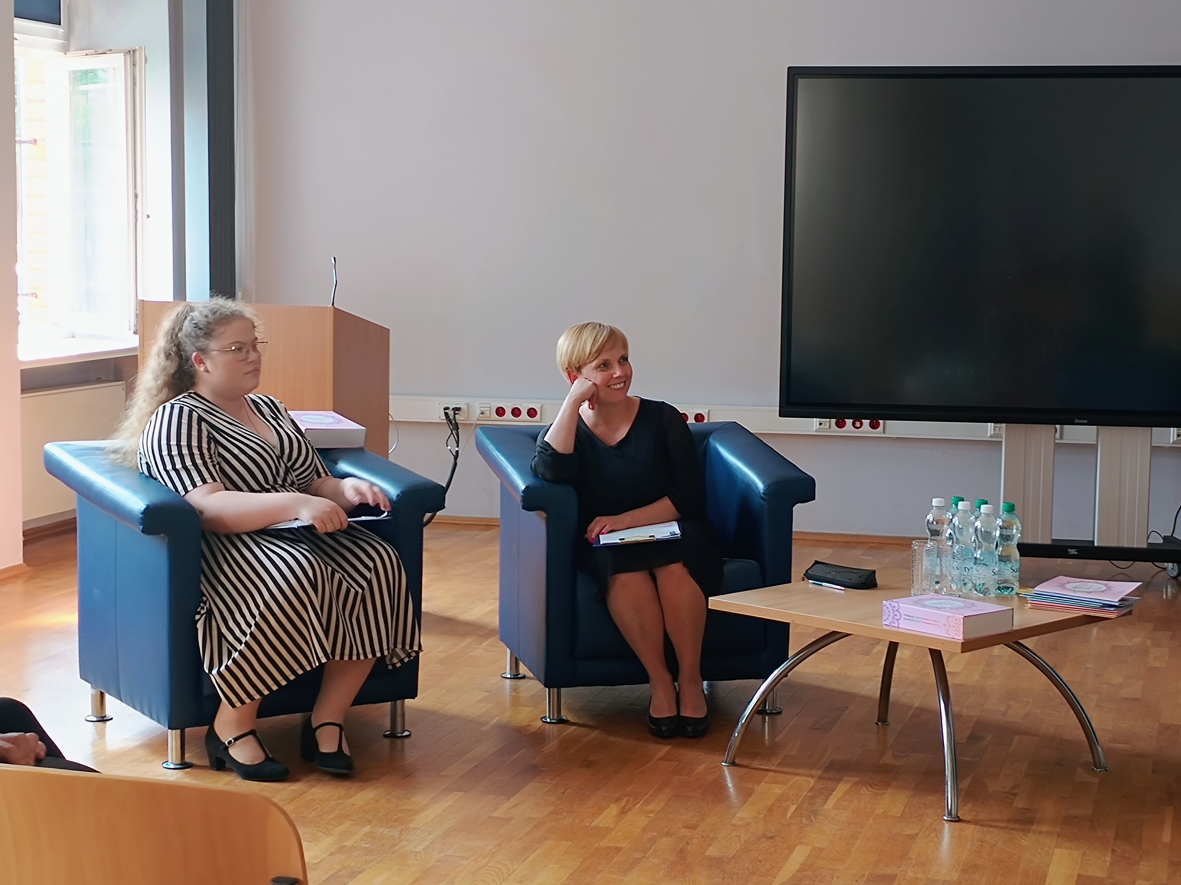 Grafika ilustracyjna ze spotkania wokół ksiażki Pedagogia pozytywna