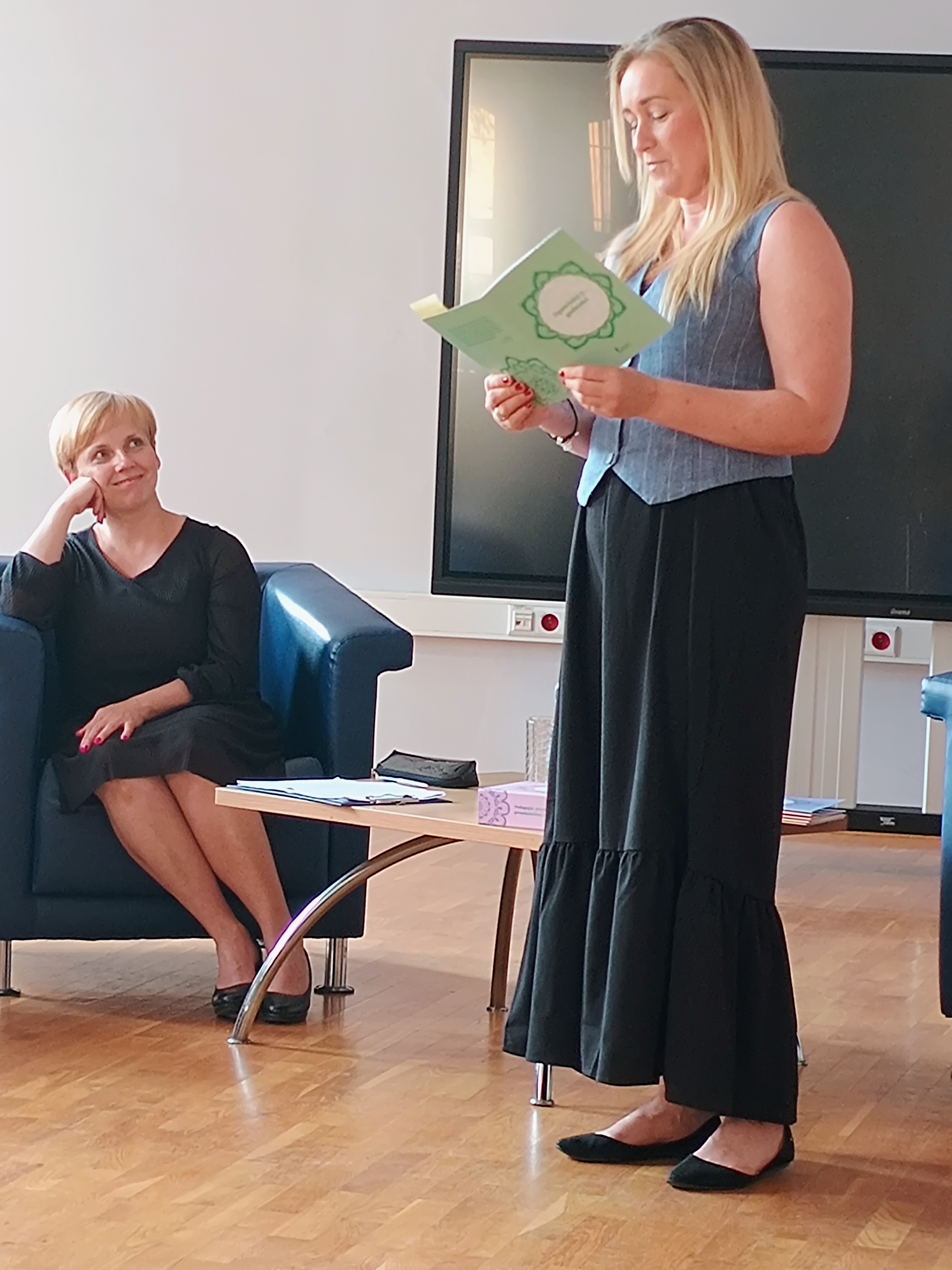 Grafika ilustracyjna ze spotkania wokół ksiażki Pedagogia pozytywna
