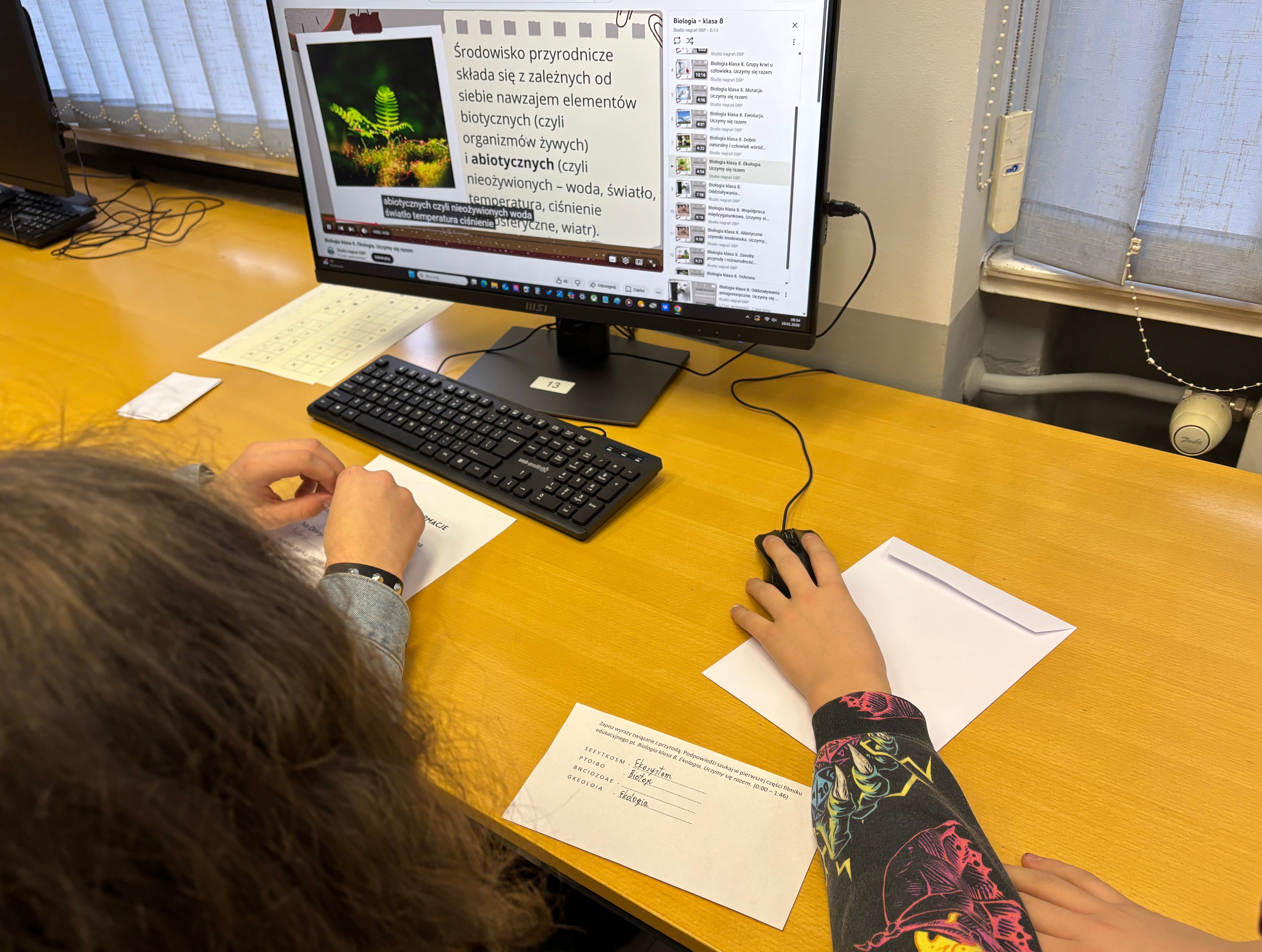 Grafika ilustracyjna: Międzynarodowy Dzień Puzzli i Łamigłówek w bibliotece