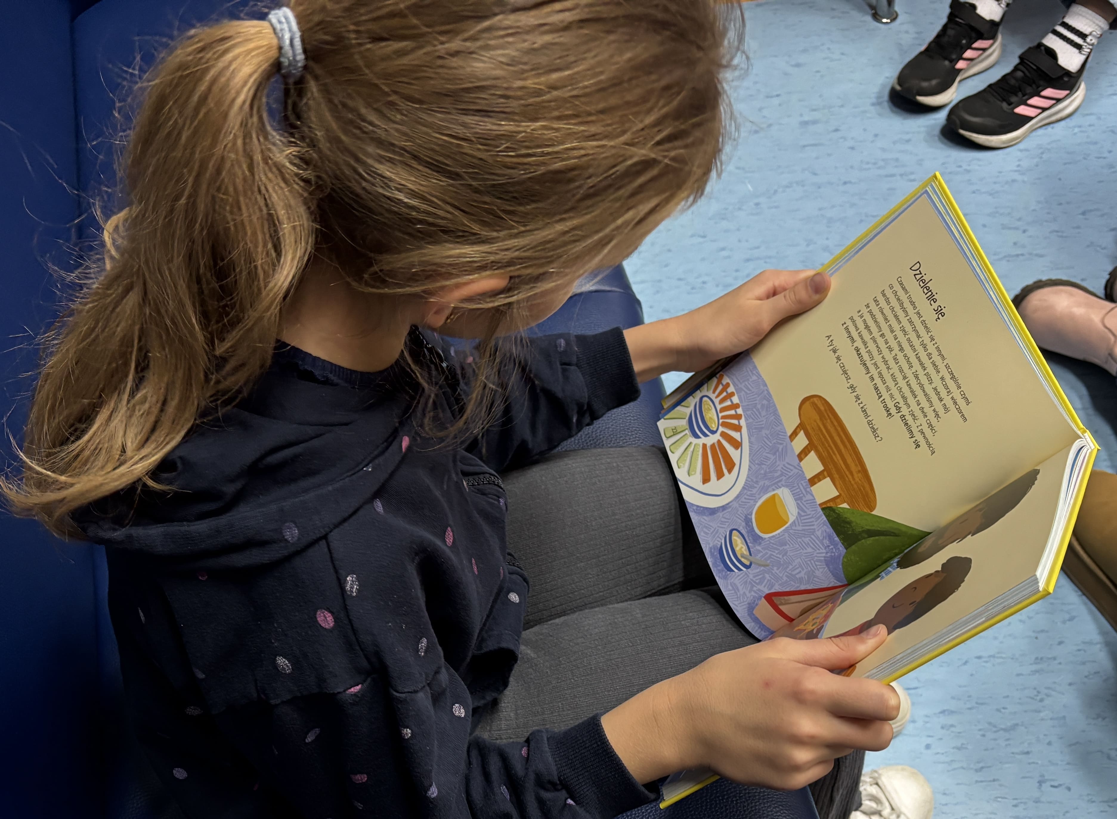 Grafika ilustracyjna do zajęć z realizacji zajęć w ramach kampanii Dzieciństwo bez przemocy