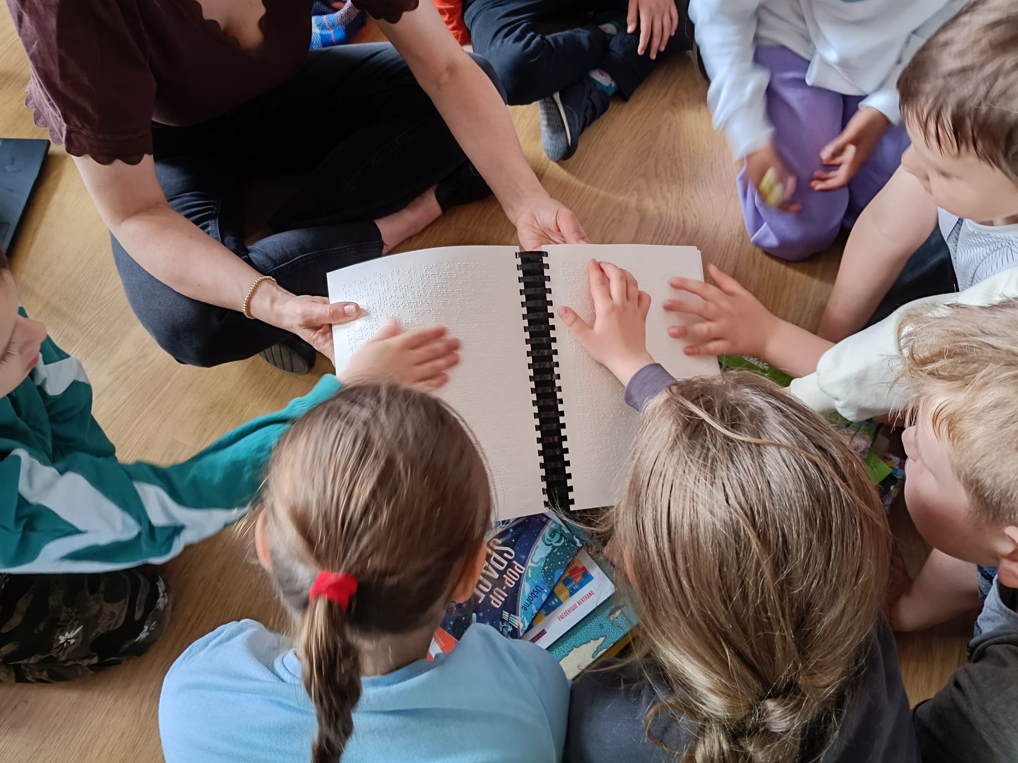 Grafika ilustracyjna - zajęcia z książką Paszport czytelniczy