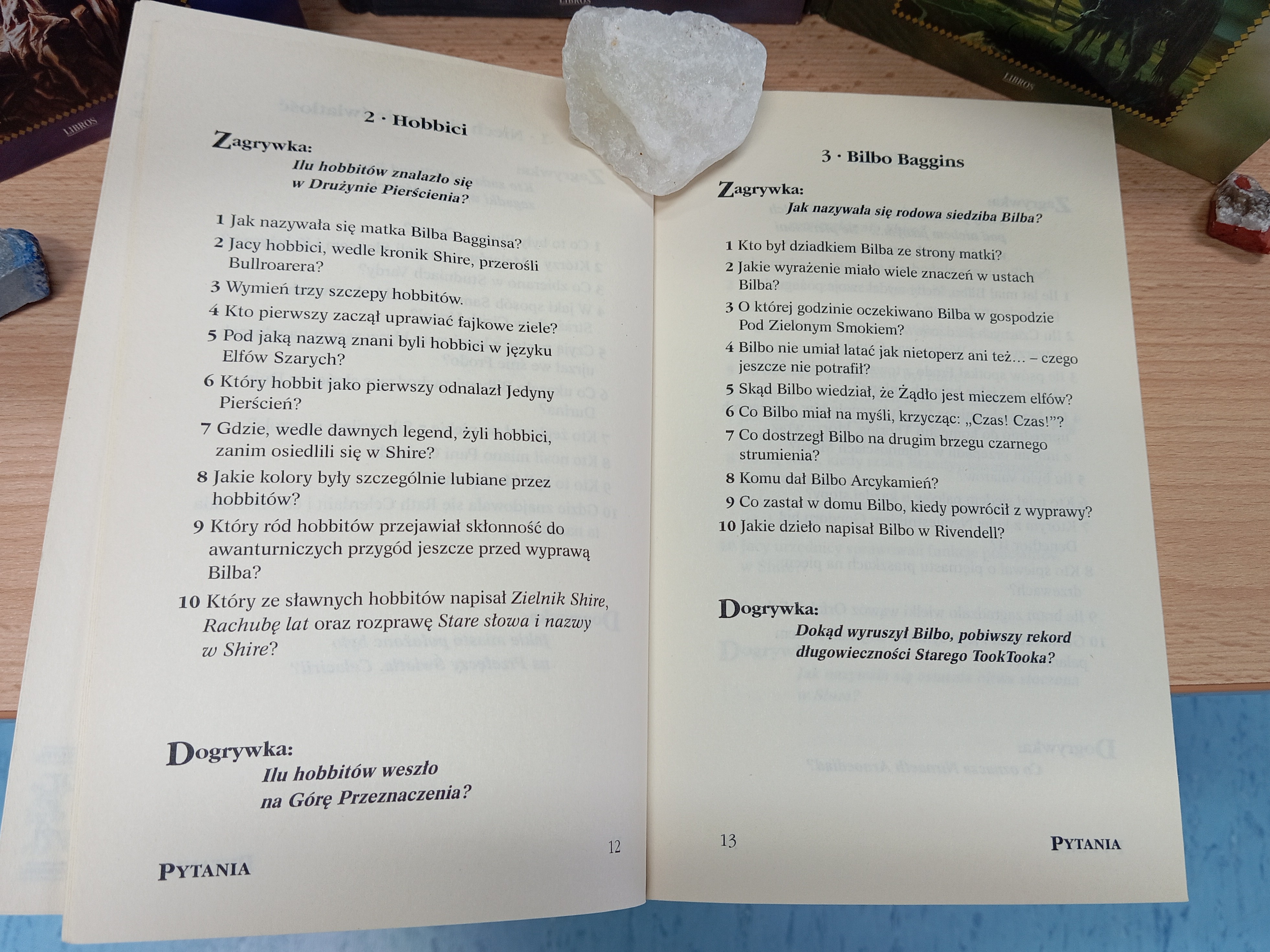 Grafika ilustracyjna: czytamy Tolkiena w Czytelni