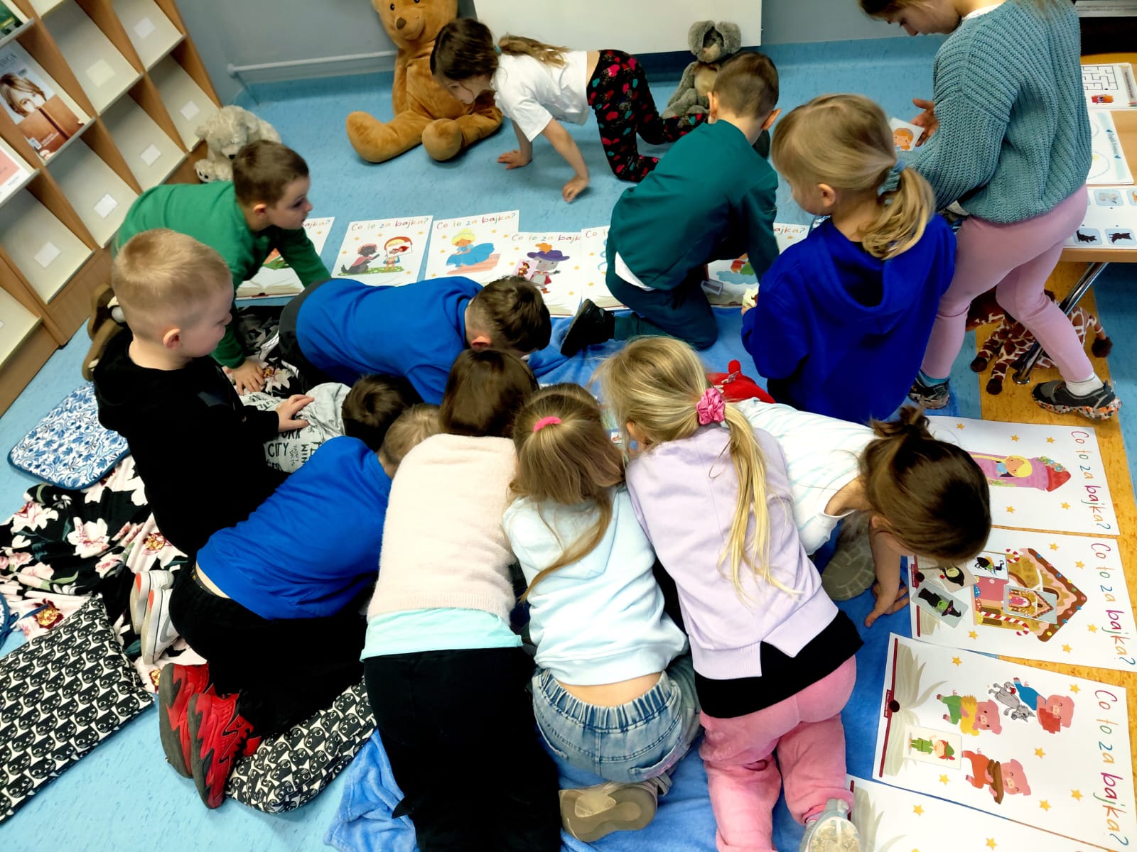 Grafika ilustracyjna - Dzieje się w Czytelni - Spotkania z Bajką